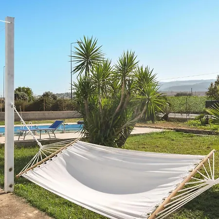 2 Bedroom Awesome In Casa de Férias