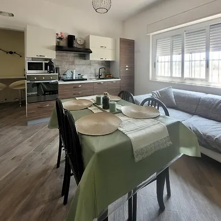 Lovely In With Kitchen Holiday home *