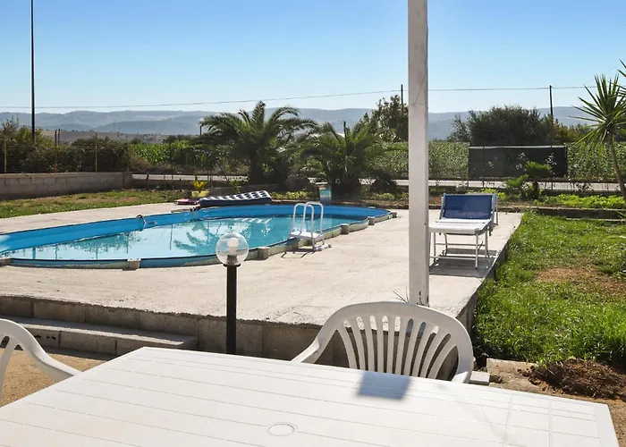 2 Bedroom Awesome In Casa de Férias