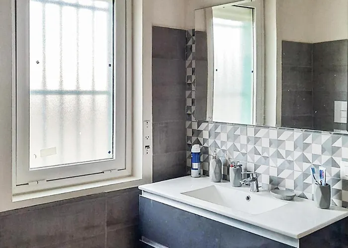 2 Bedroom Awesome In Casa de Férias Comiso